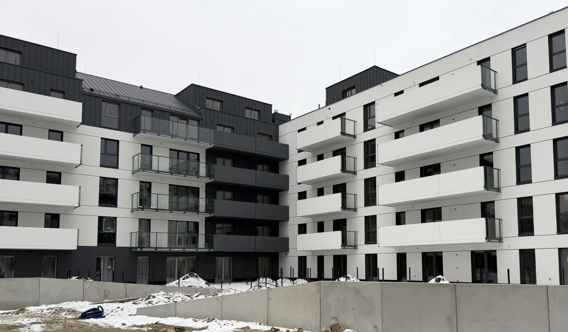 Odnova Naramowice — elewacja z balkonami